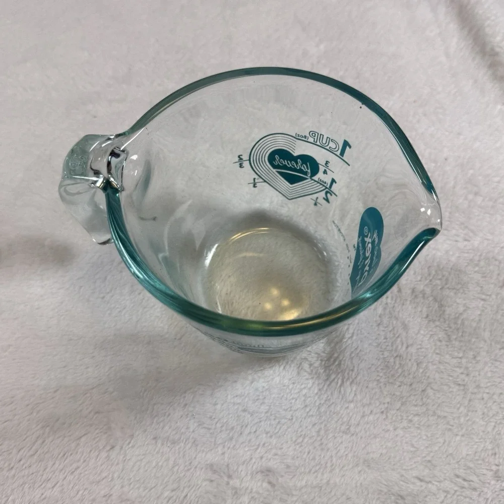 Vintage Pyrex 1 Cup 250mL Glass Measuring Cup Teal Hearts Love Always Forever